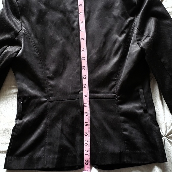 Fitted Black Blazer - Picture 5 of 8